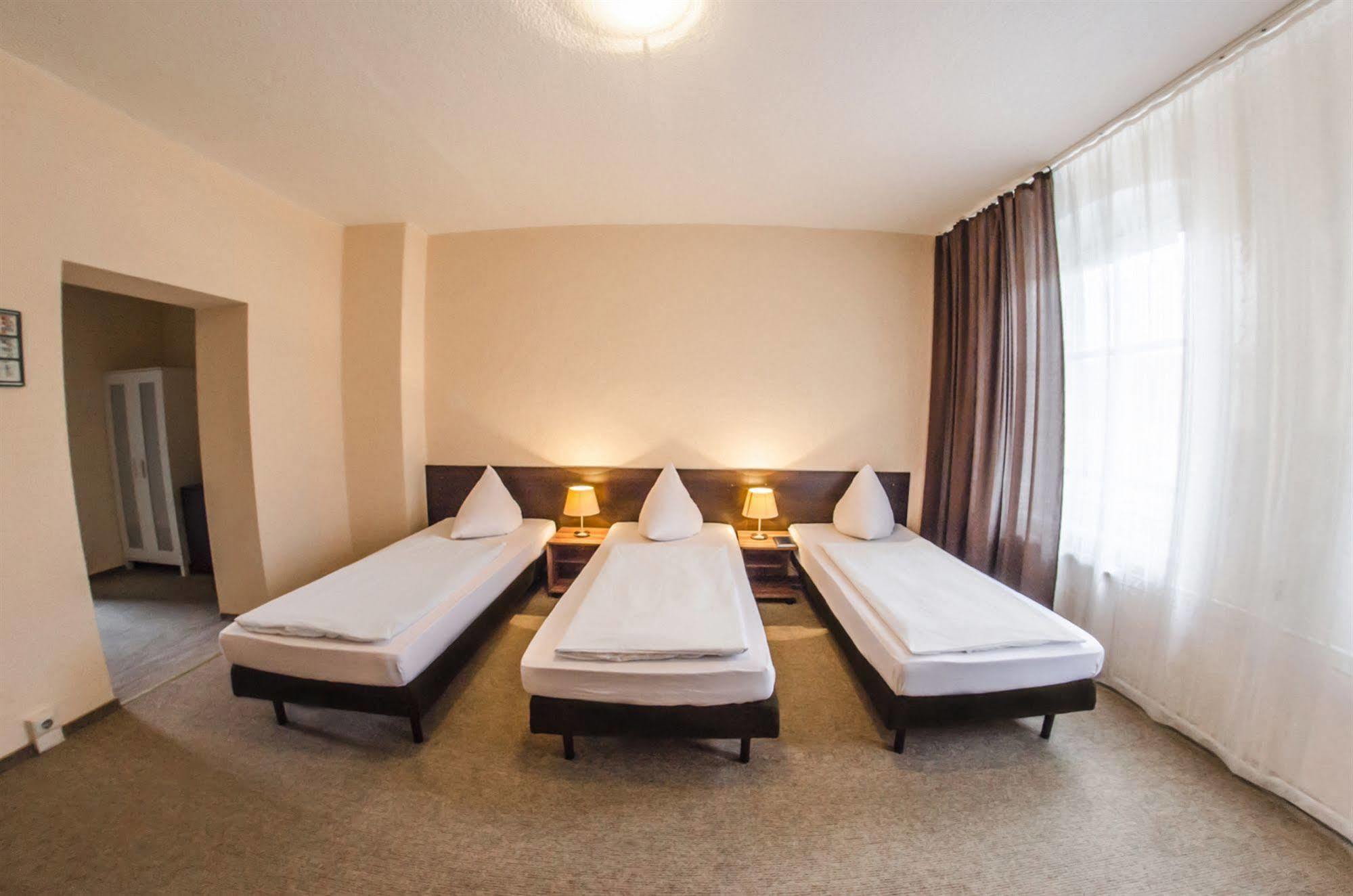Hotel-Pension Victoria Berlin Exterior photo